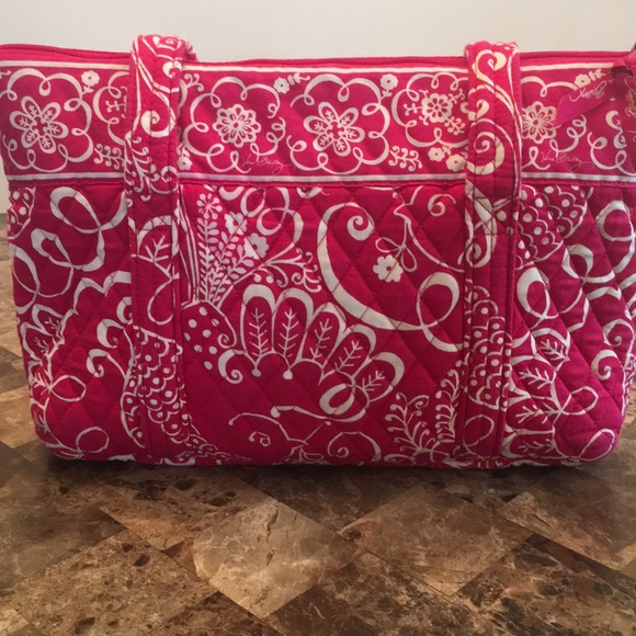 Vera Bradley Handbags - Authentic Vera Bradley Bag